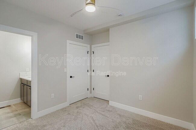 Building Photo - 2208 S Albion St