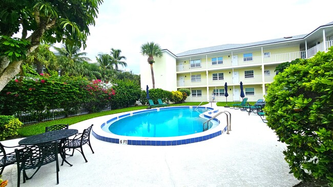 Building Photo - 1441 Ocean Dr