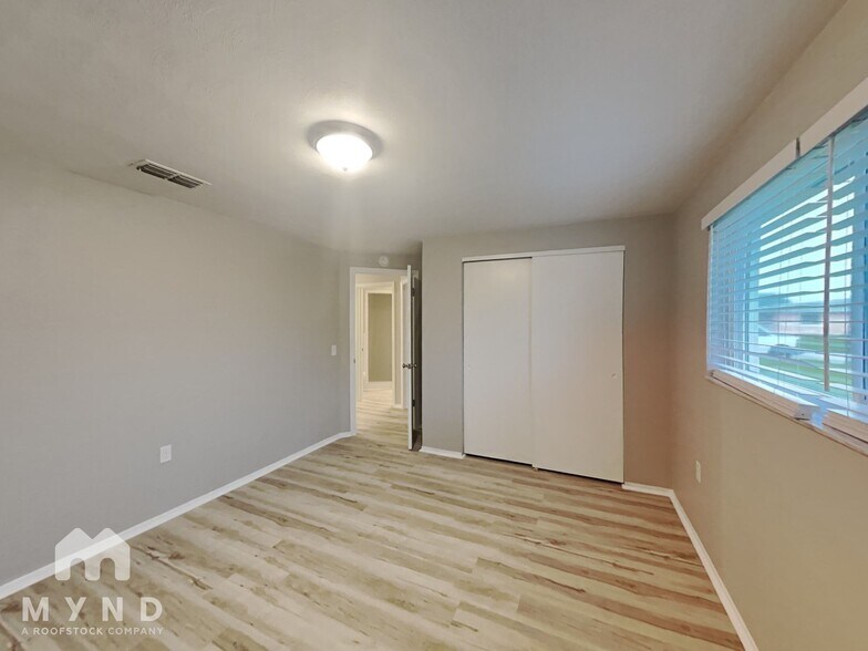 Building Photo - 5801 Elena Dr