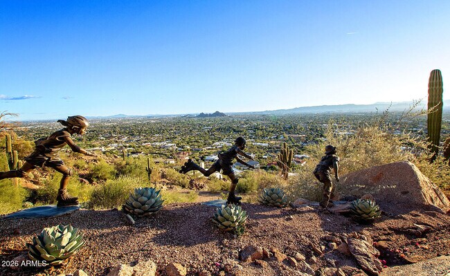 Building Photo - 5400 E Valle Vista Rd