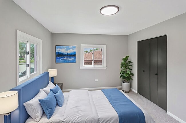 Building Photo - 242 S Harper Ave