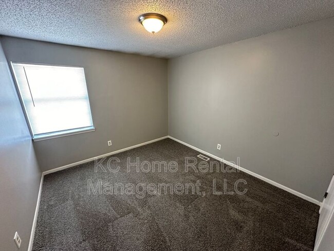Building Photo - 506 A Skyvue Dr