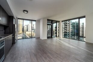 Building Photo - 823 W Madison St
