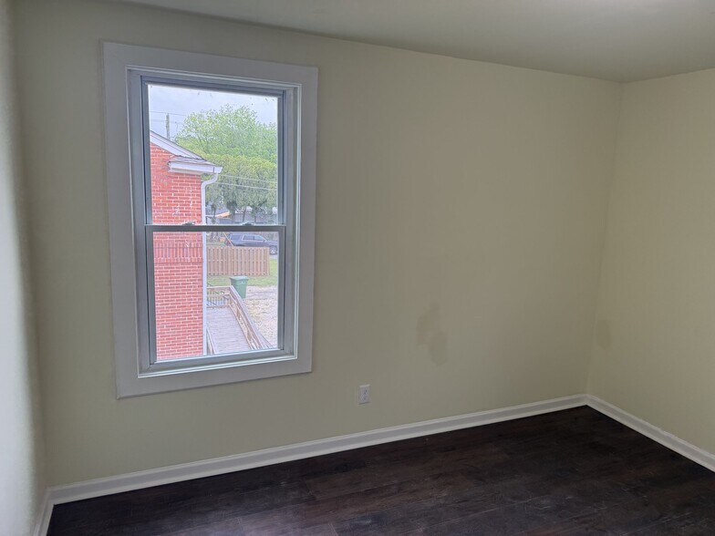 Building Photo - 3394 Southmont Dr