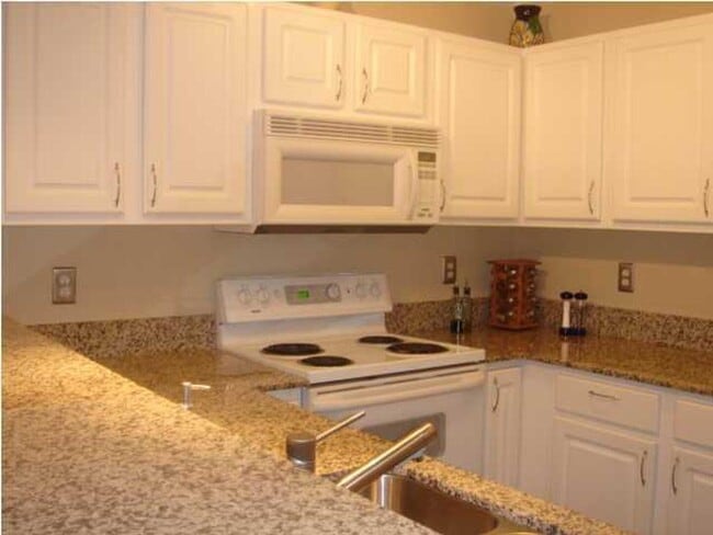 Building Photo - 965 Scenic Oak Ln