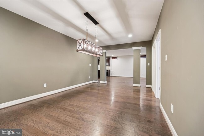 Building Photo - 448 Salk Cir