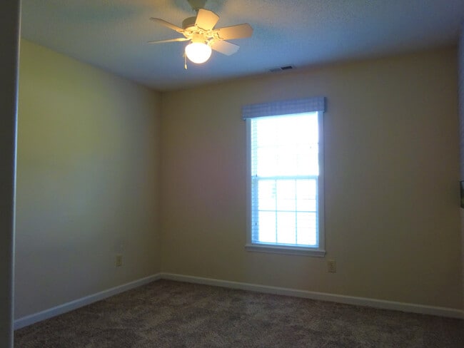 Building Photo - Beautiful 3BR/2Bath with Bonus Room!