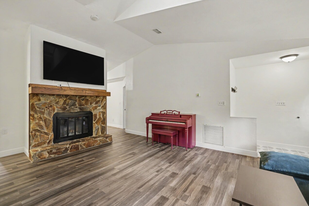 Building Photo - 1830 Myrick Rd