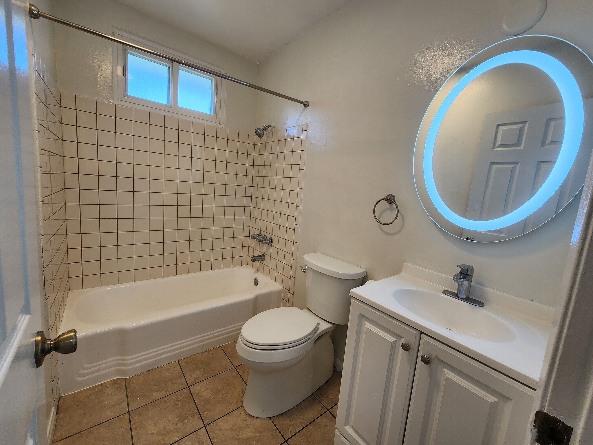 Building Photo - 10449 Cantara St