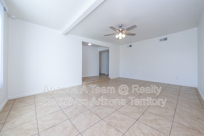 Building Photo - 4020 S Silver Beech Ave