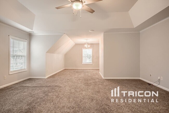 Building Photo - 1004 Emerson Ln