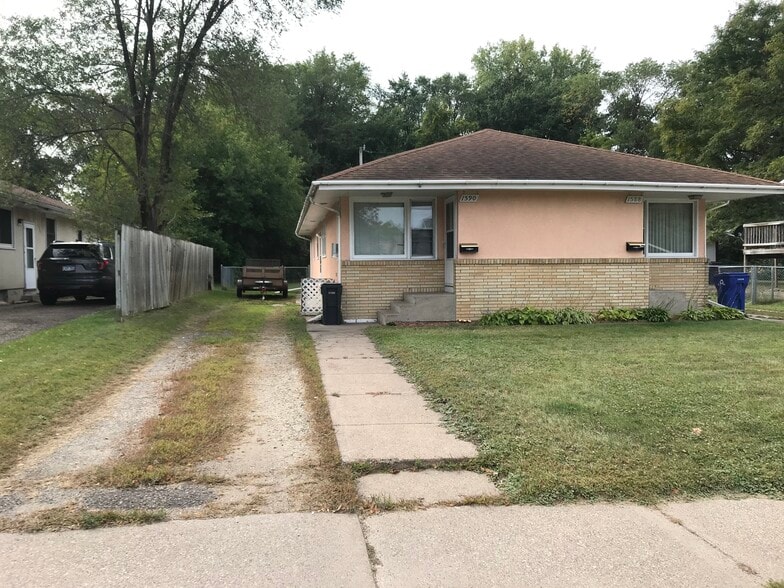 Long driveway - 1590 Case Ave E