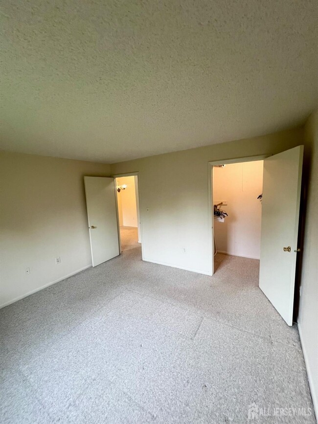 Building Photo - 1317 Ravens Crest Dr