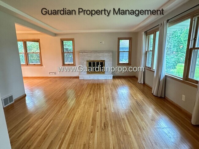 Building Photo - South Minneapolis Single Family Home, Fenc...