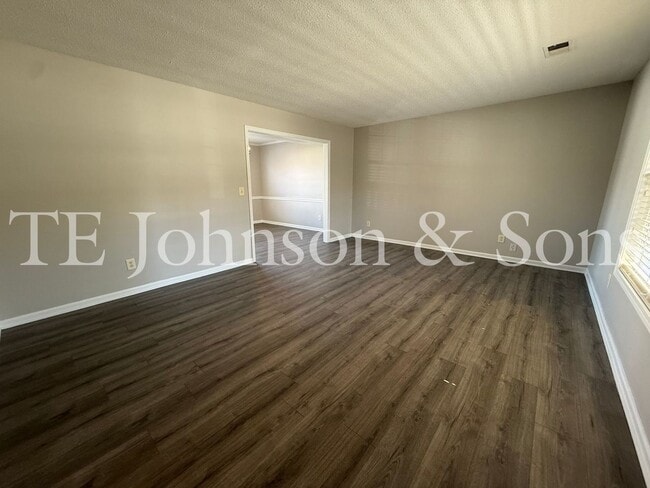 Building Photo - Spacious 4 Bedroom Home with Modern Comforts in Kernersville