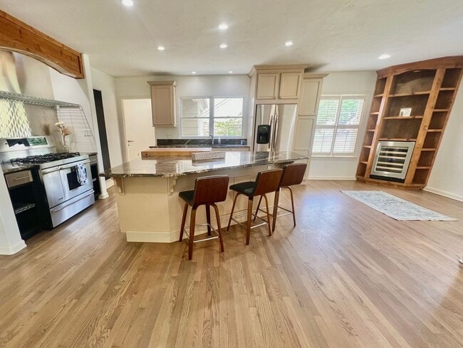 Building Photo - Updated Brookside Bungalow!