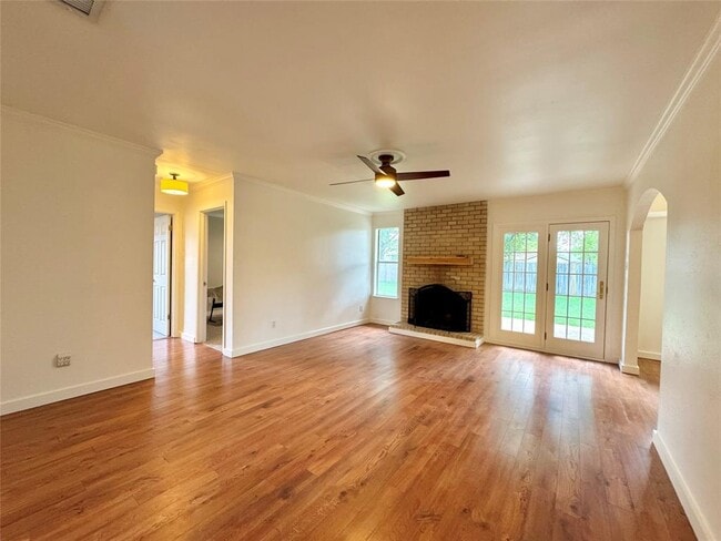 Building Photo - 1501 Greenfield Dr