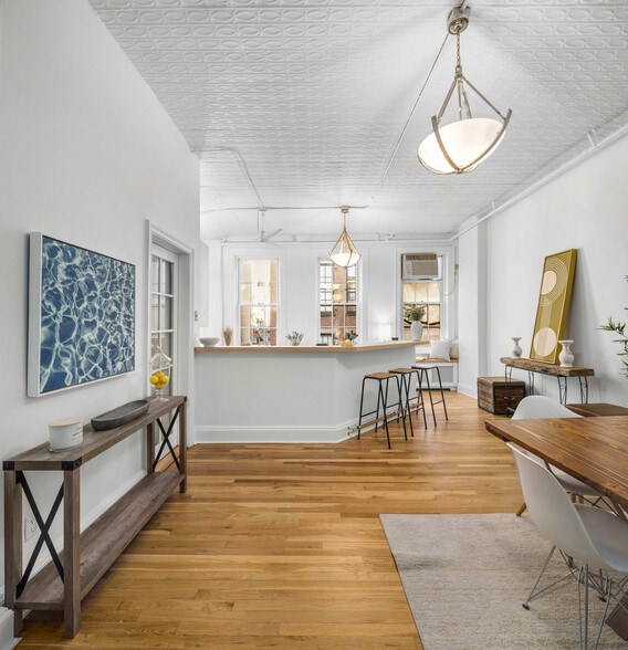 Building Photo - 508 Broadway-SI ID1035001P