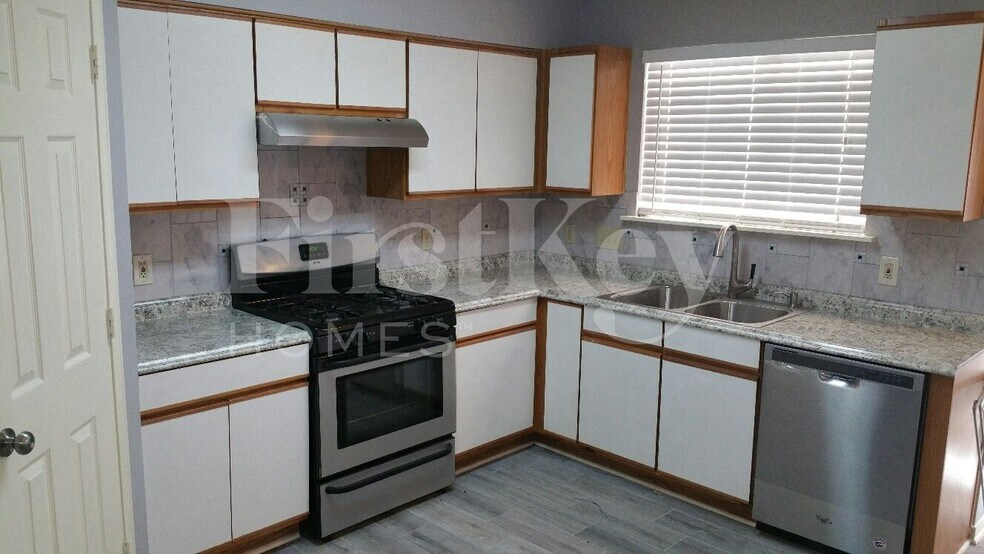 Building Photo - 13322 Gendley Dr