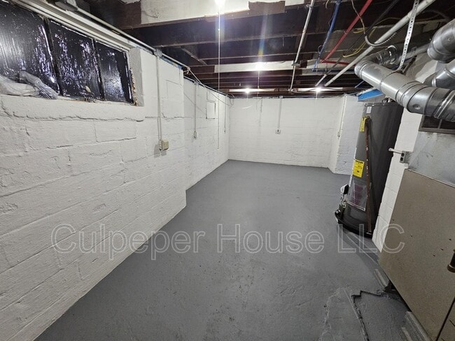 Building Photo - 1046 Slater St