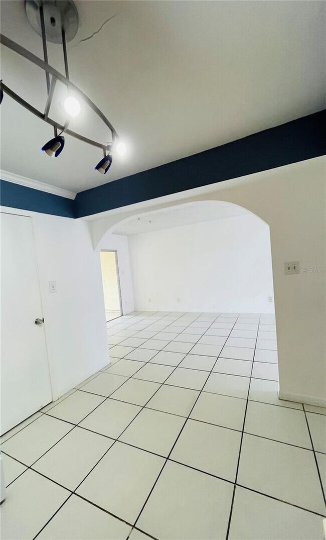 Building Photo - 3 Bedroom, 2.5 Bath home with upgraded kitchen, close to beaches, restaurants, and downtown!!