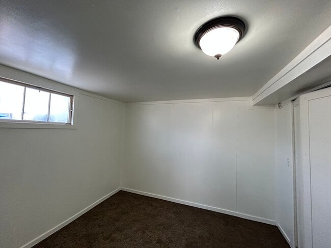 Building Photo - 669 Orem