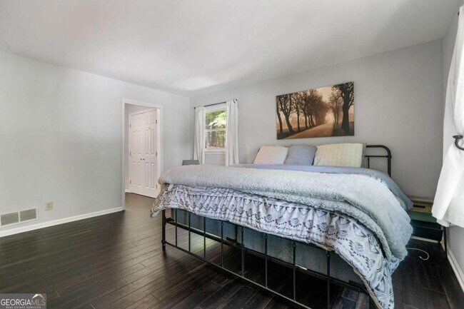 Building Photo - 180 Waterfront Dr