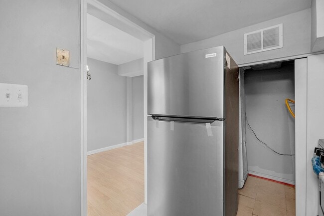 Building Photo - COMING SOON - 2 Bedroom Rental in Temple Hills