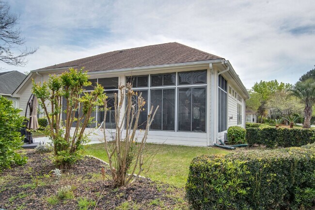 Building Photo - "Charming 3 Bed, 2.5 Bath Rental in Blufft...