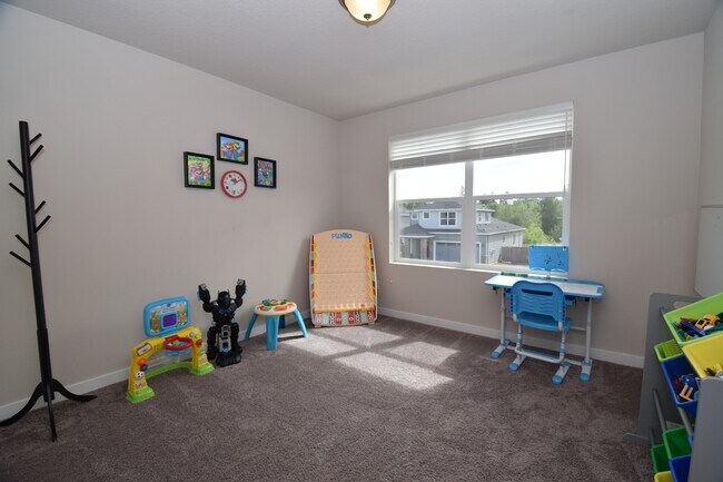 Building Photo - 1690 S Quartz Dr