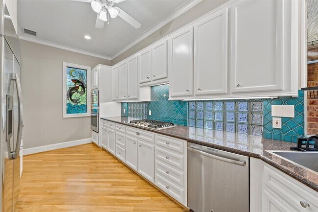 Building Photo - 3106 Sackett St
