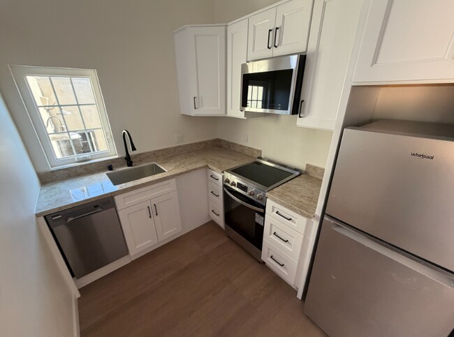 Building Photo - 3608 Wilshire Terrace