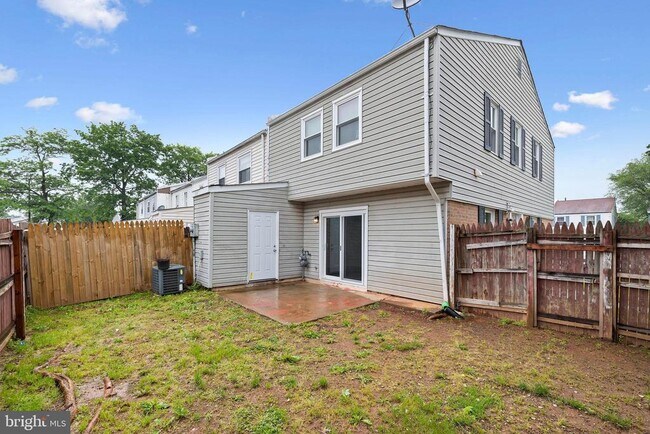 Building Photo - 8157 Community Dr