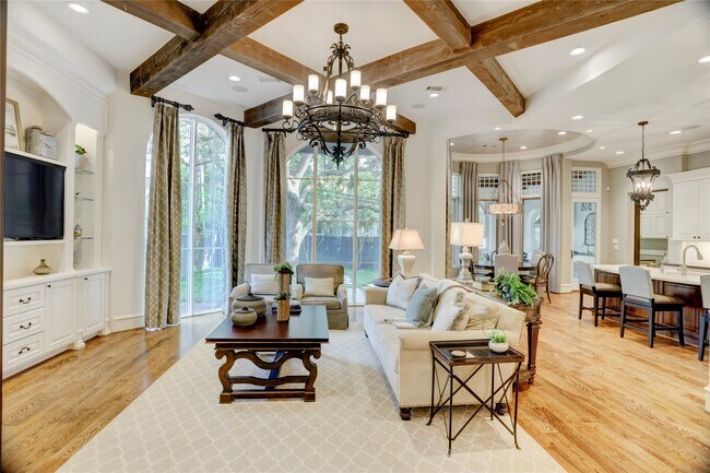 Building Photo - 5015 Jason St