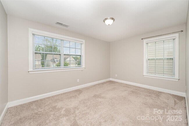 Building Photo - 1361 Rainier Dr