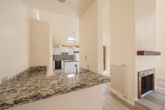 Building Photo - 4330 Willow Beach Dr