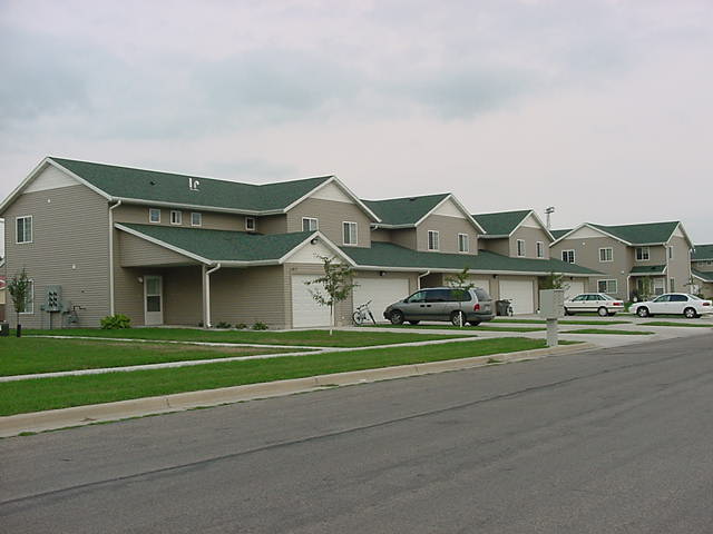 Building Photo - Maple Court Townhomes