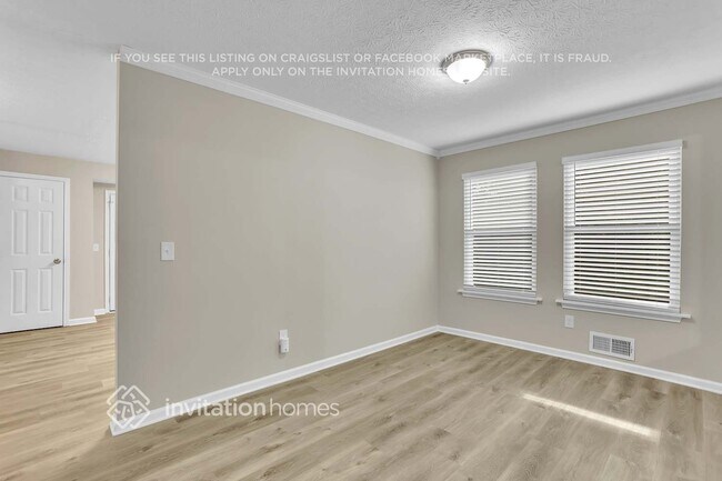Building Photo - 6584 Oakwood Dr
