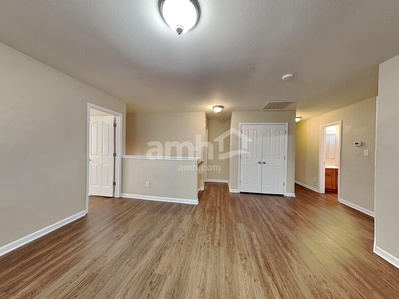 Building Photo - 2476 Ingleside Dr