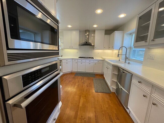 Building Photo - Beautiful home with pool in Cupertino, Available Soon!