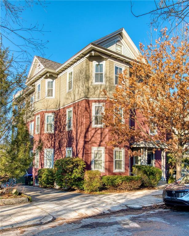 Building Photo - 128 Congdon St