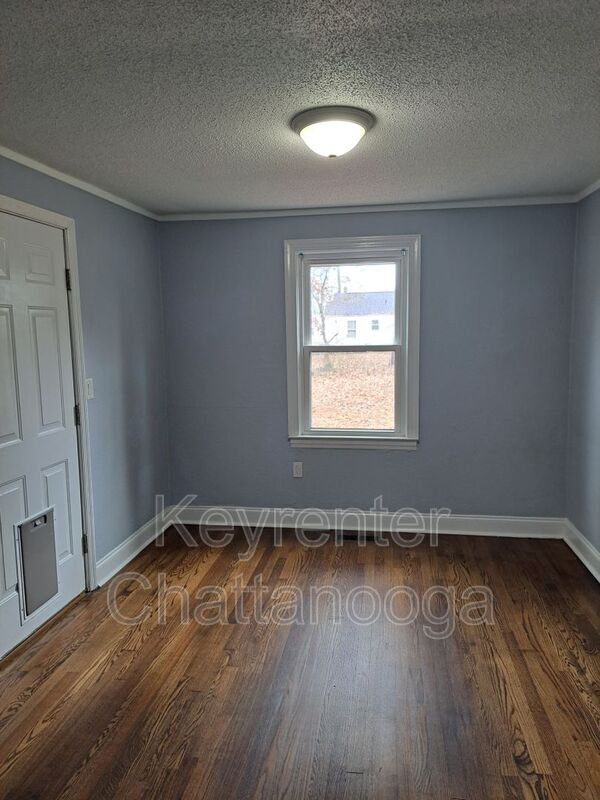 Building Photo - 718 Woodvale Ave