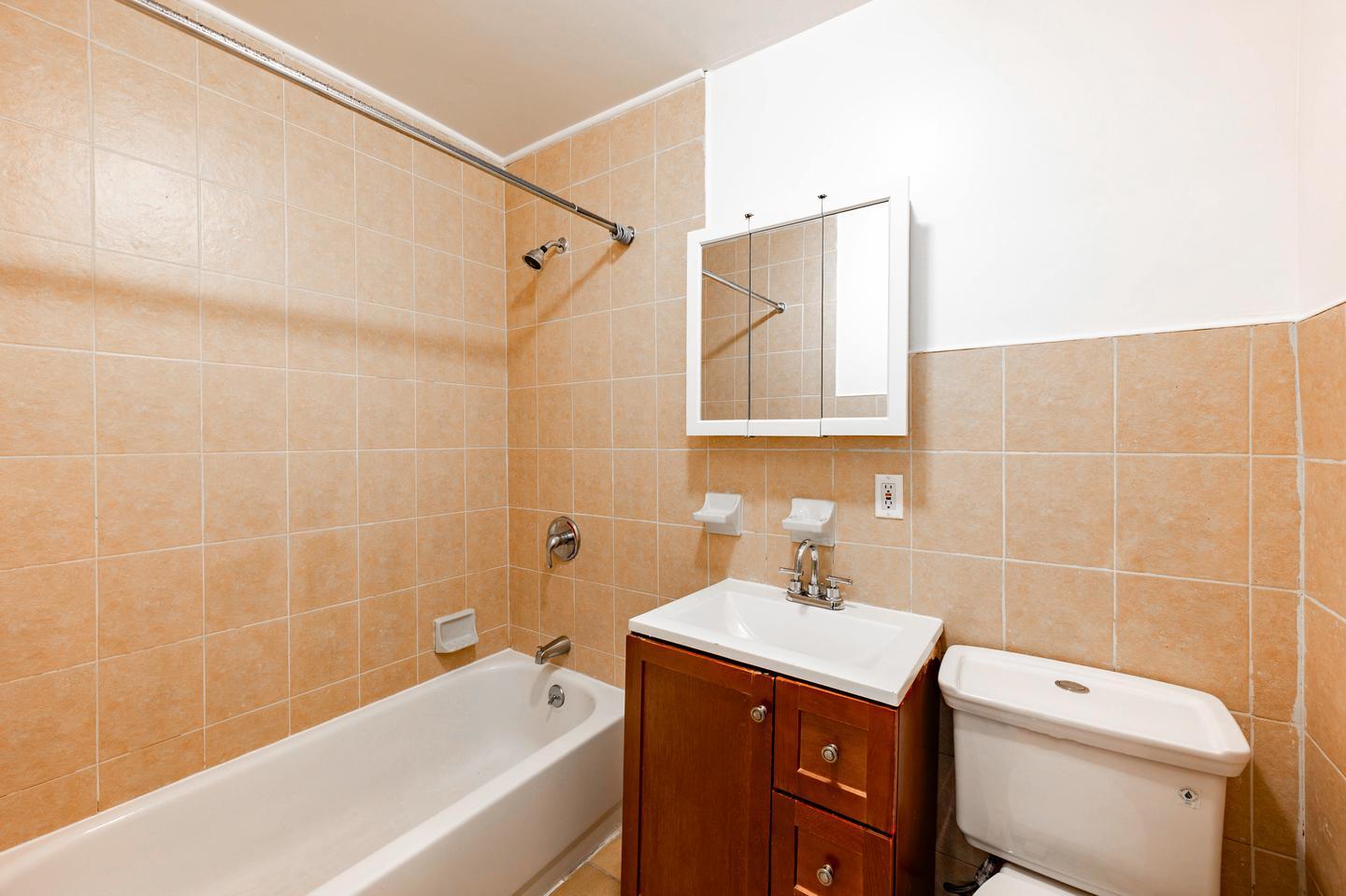 Building Photo - Sunlit Brooklyn Gem | Charming Apartment in a Prime Neighborhood