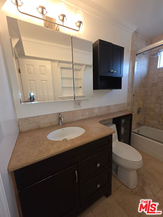 Building Photo - 670 Broadway St