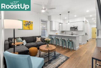 Building Photo - Furnished Bedroom with Private Bath in Sou...