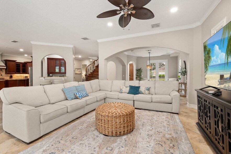 Building Photo - 1227 Radiant St