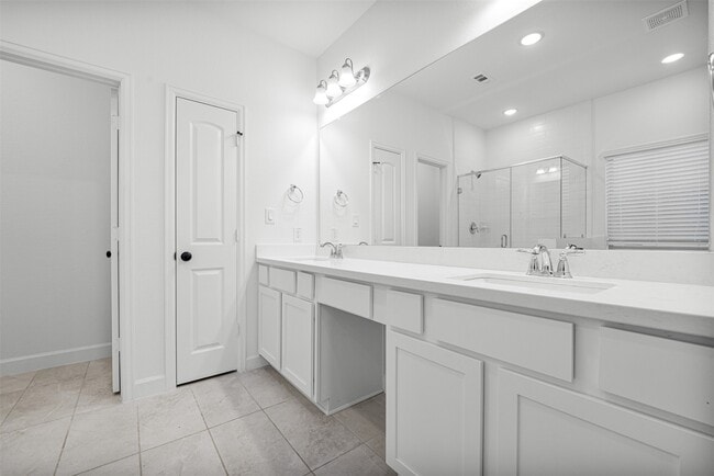 Building Photo - 11926 Briarwood Hill Way
