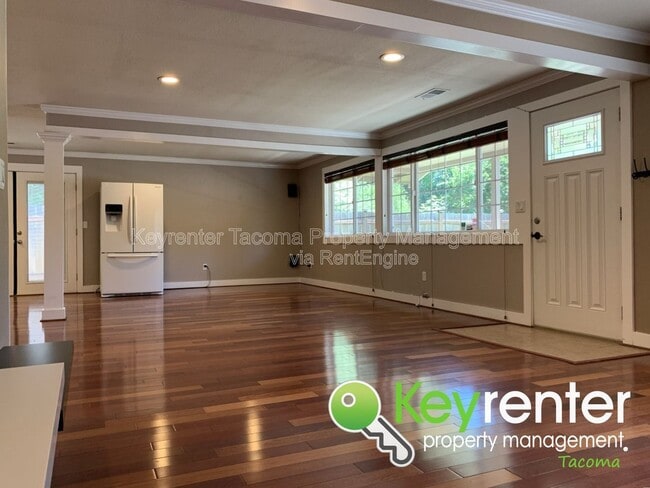 Building Photo - 1355 E 44th St