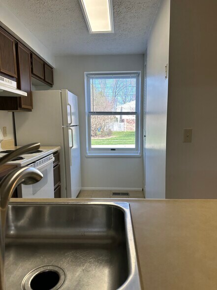 Building Photo - 6005 Black Oak Dr