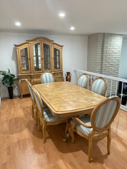 Dinning Room - 5271 Newcastle Ave